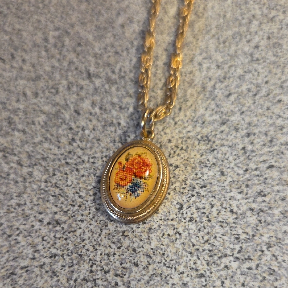 Avon Gold Tone Oval Floral Pendant Necklace - Women - Picture 2 of 6